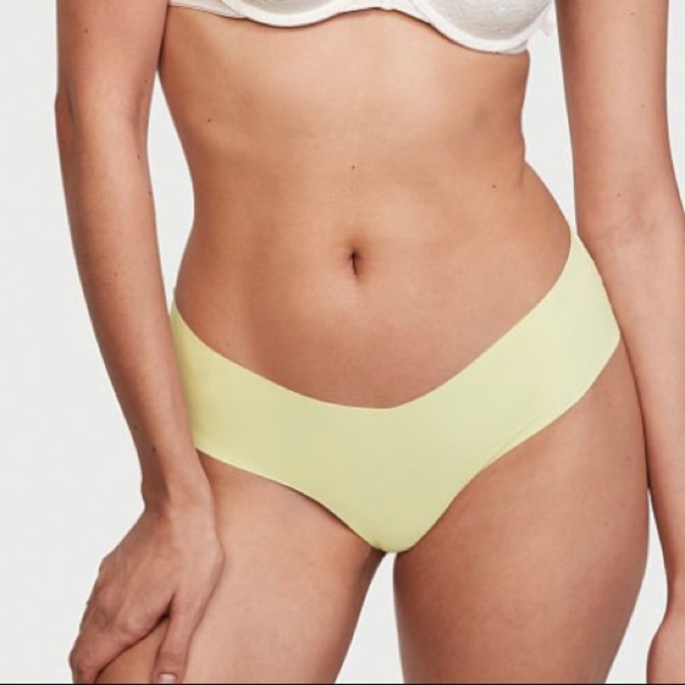 5️⃣4️⃣. SEXY ILLUSIONS BY VICTORIA'S SECRET
No-show Cheeky Panty